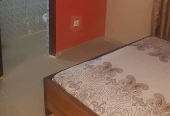 Momak 6 Hotel & Suites