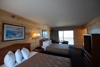 Great Mackinaw Beachfront Hotel