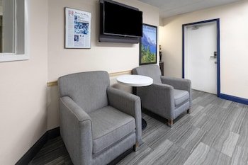 Travelodge by Wyndham Madison Heights MI