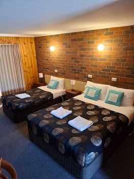 Country Road Motel