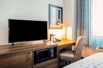 La Quinta Inn and Suites by Wyndham Long Island City