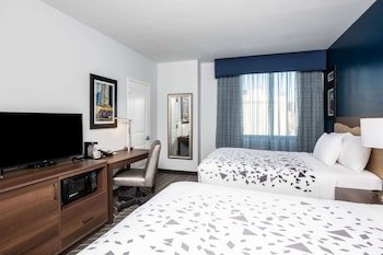 La Quinta Inn and Suites by Wyndham Long Island City