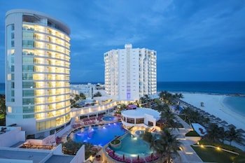 Krystal Grand Cancún