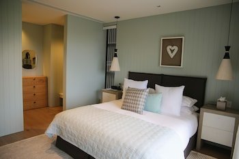 The Kinloch Manor & Villas