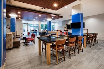 Holiday Inn Express Hotel & Suites Boston-Marlboro