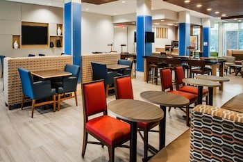 Holiday Inn Express Hotel & Suites Boston-Marlboro