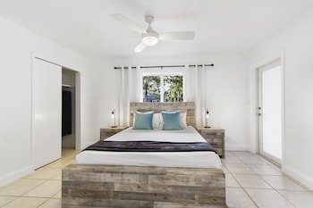 Alani Bay Luxury Condos