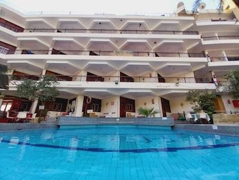 Rezeiky Hotel & Camping Luxor