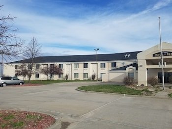 Syracuse Inn & Suites