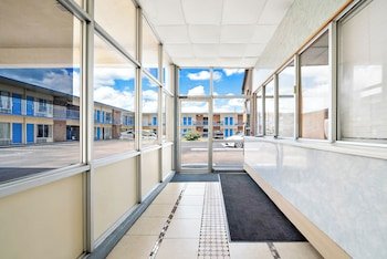 Capitol Inn & Suites