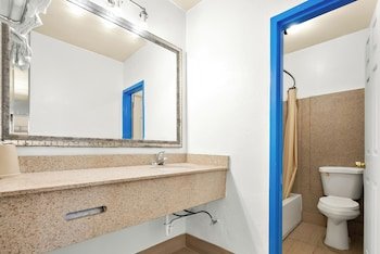 Capitol Inn & Suites