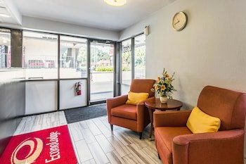 Econo Lodge North
