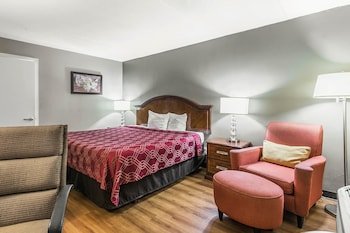 Econo Lodge North