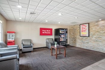 Red Roof Inn & Suites Vicksburg