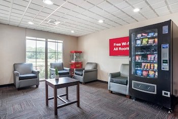 Red Roof Inn & Suites Vicksburg