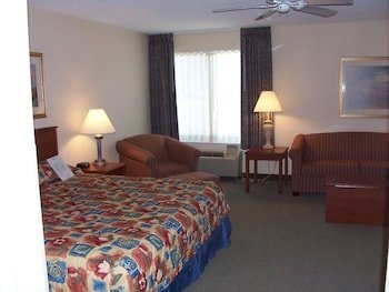 Baymont by Wyndham Hot Springs On the Lake