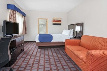 Days Inn by Wyndham Woodbury Long Island