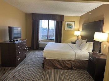 Best Western Plus Harrisburg East Inn & Suites