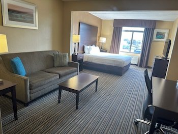 Best Western Plus Harrisburg East Inn & Suites