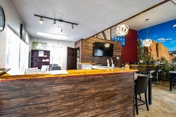 Manitou Inn & Suites at Pikes Peak