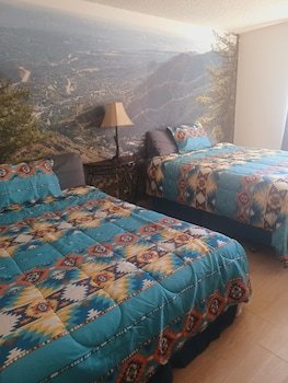 Manitou Inn & Suites at Pikes Peak