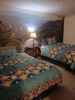 Manitou Inn & Suites at Pikes Peak