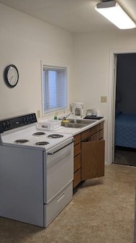 Bar H Motel