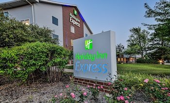 Holiday Inn Express Chicago NW - Vernon Hills