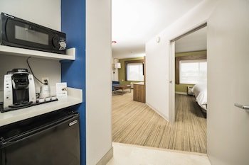 Holiday Inn Express Chicago NW - Vernon Hills