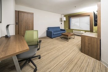 Holiday Inn Express Chicago NW - Vernon Hills