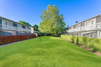 Summer East Serviced Apartments