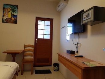 Caye Caulker Beach Hotel