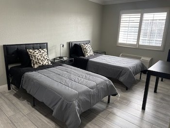 Cabana Inn & Suites