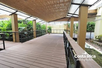 Acqua Residences by Alamo Vacation Homes