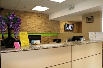 Super 8 by Wyndham Plattsburgh