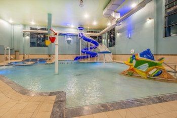 Holiday Inn Express & Suites North East (Erie I-90 Exit 41)