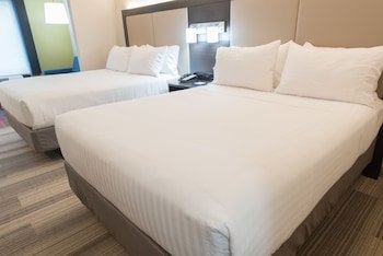 Holiday Inn Express & Suites North East (Erie I-90 Exit 41)
