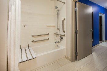 Holiday Inn Express & Suites Murray