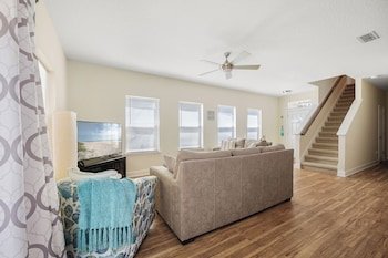 Ocean Palms, Sleeps 8, 4 Bedroom, Walk to the Beach by Vtrips