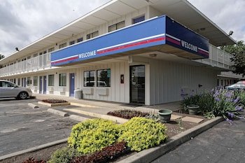 Motel 6 Cleveland - Lorain/Amherst