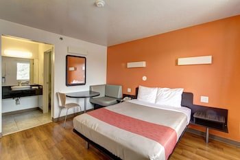 Motel 6 Cleveland - Lorain/Amherst
