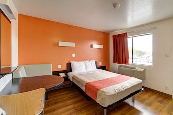 Motel 6 Cleveland - Lorain/Amherst
