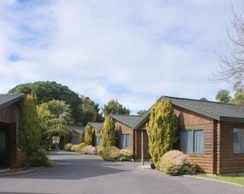 Cottage Park Travel Lodge & Conference Centre