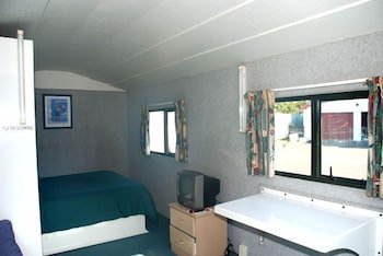 Cottage Park Travel Lodge & Conference Centre