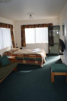 Cottage Park Travel Lodge & Conference Centre