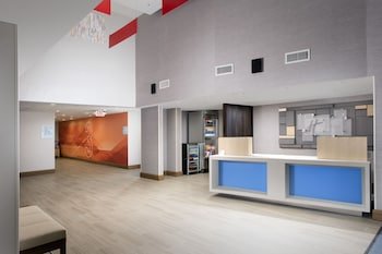 Holiday Inn Express & Suites College Park-University Area