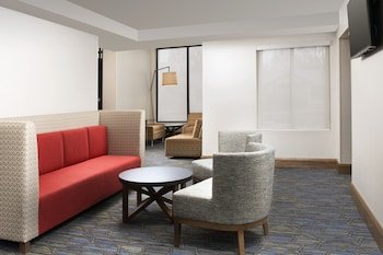 Holiday Inn Express & Suites College Park-University Area