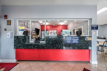 Econo Lodge Inn & Suites