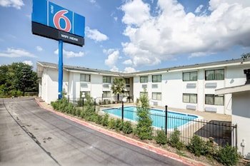 Motel 6 Dallas South