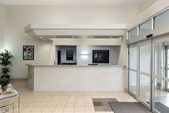 Super 8 by Wyndham St-Jerome